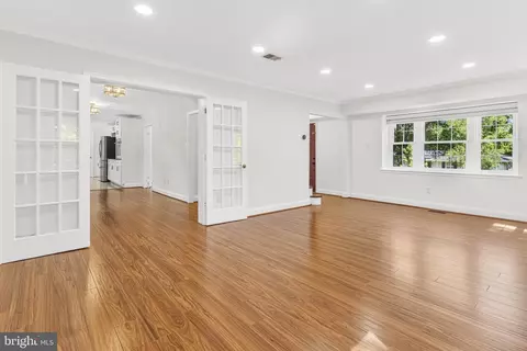 Living - 9005 Eastbourne Ln, Laurel, MD 20708 photo 4 of 5