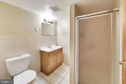 Bath - 7909 Grant Dr, Lanham, MD 20706 photo 3 of 3