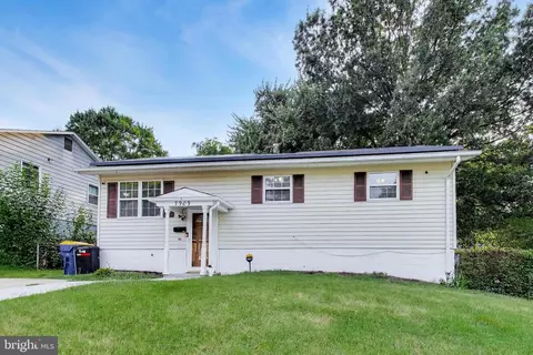 Exterior - 7909 Grant Dr, Lanham, MD 20706 photo 2 of 6