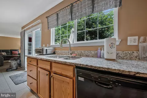Kitchen - 3000 Eagles Nest Dr, Bowie, MD 20716 photo 4 of 5