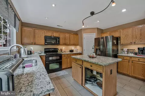 Kitchen - 3000 Eagles Nest Dr, Bowie, MD 20716 photo 3 of 5