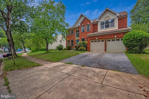Exterior - 3000 Eagles Nest Dr, Bowie, MD 20716 photo 5 of 11