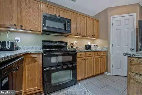 Kitchen - 3000 Eagles Nest Dr, Bowie, MD 20716 photo 5 of 5