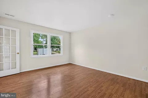 Living - 4810 Reilly Dr, Clinton, MD 20735 photo 2 of 5