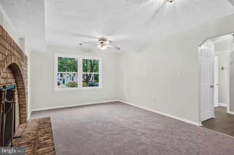 Living - 4810 Reilly Dr, Clinton, MD 20735 photo 4 of 5