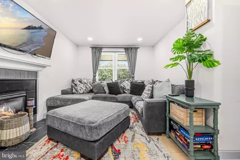 Living - 7001 Marmick Pl, Laurel, MD 20707 photo 3 of 3