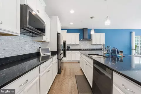 Kitchen - 6006 Savannah Dr, Brandywine, MD 20613 photo 3 of 5