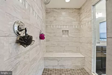Bath - 6006 Savannah Dr, Brandywine, MD 20613 photo 2 of 4