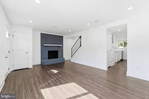 Living - 2112 Columbia Pl, Landover, MD 20785 photo 2 of 6