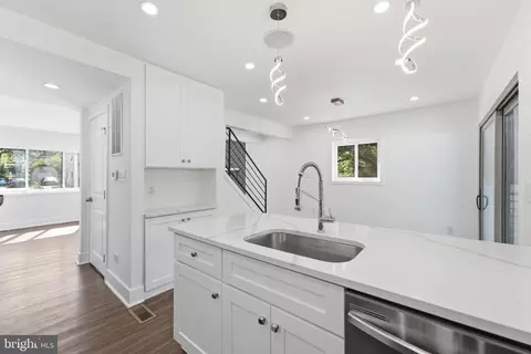 Entry Way - 2112 Columbia Pl, Landover, MD 20785 photo 2 of 3