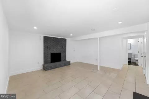 Living - 2112 Columbia Pl, Landover, MD 20785 photo 4 of 6