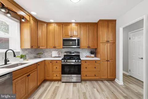 Kitchen - 5804 Spell Rd, Clinton, MD 20735 photo 3 of 5
