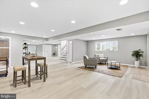 Living - 5804 Spell Rd, Clinton, MD 20735 photo 3 of 13