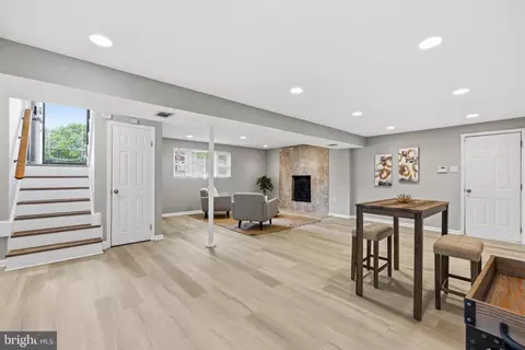 Living - 5804 Spell Rd, Clinton, MD 20735 photo 10 of 13