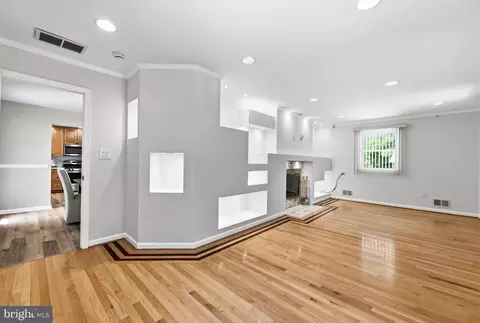 Living - 5804 Spell Rd, Clinton, MD 20735 photo 7 of 13