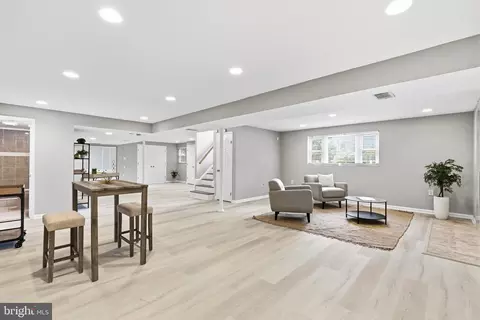 Living - 5804 Spell Rd, Clinton, MD 20735 photo 11 of 13
