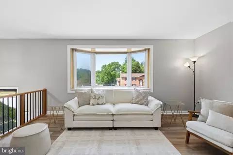 Living - 5804 Spell Rd, Clinton, MD 20735 photo 6 of 13