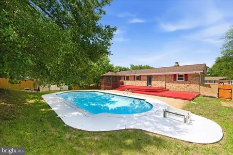 Exterior - 5804 Spell Rd, Clinton, MD 20735 photo 3 of 11