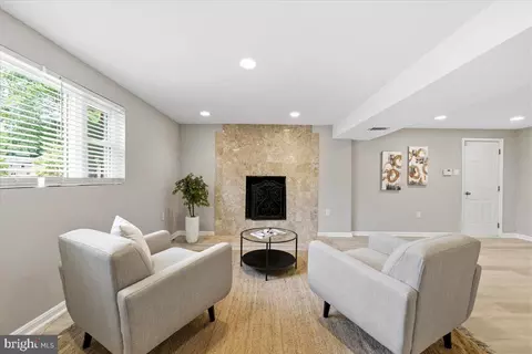 Living - 5804 Spell Rd, Clinton, MD 20735 photo 2 of 13