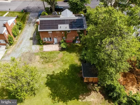 4413 Lakeview Dr, Temple Hills, MD 20748