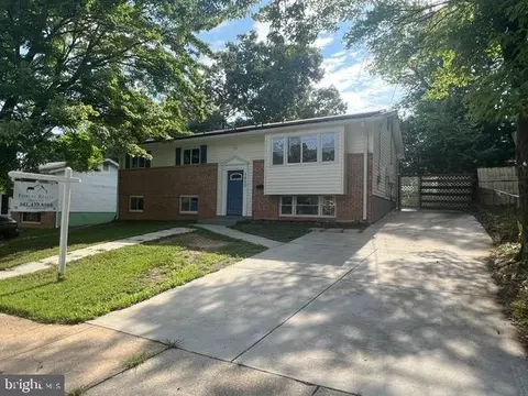 5620 Galloway Dr, Oxon Hill, MD 20745