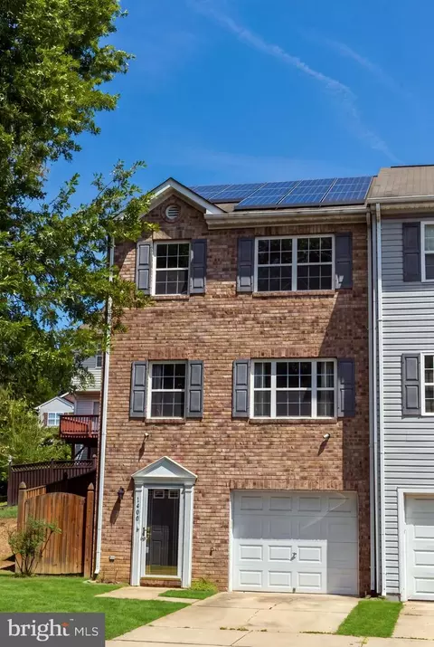 1400 Estelle Dr, Oxon Hill, MD 20745