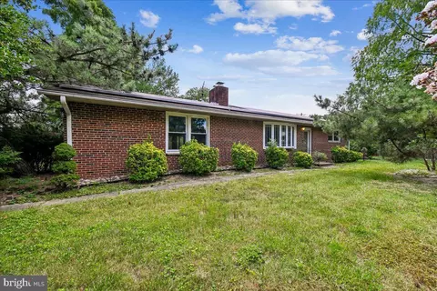 8830 Bluffwood Ln, Fort Washington, MD 20744