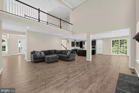 Living - 12200 Authur Ct, Brandywine, MD 20613 photo 3 of 7