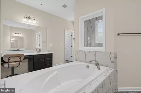 Bath - 12200 Authur Ct, Brandywine, MD 20613 photo 3 of 5
