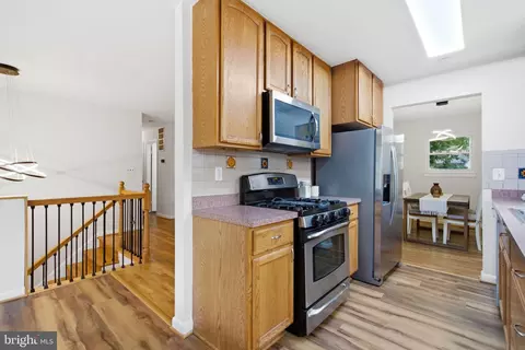 Entry Way - 6508 Greenfield Ct, Lanham, MD 20706 photo 3 of 3