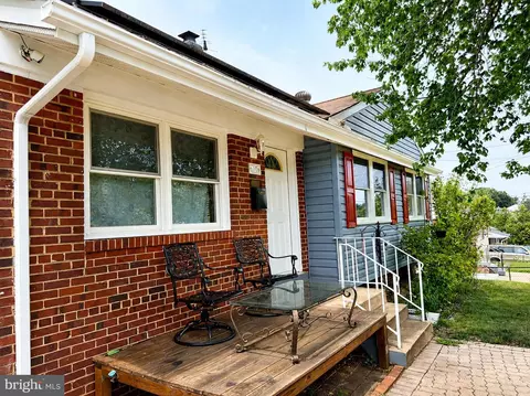 6806 Beacon Pl, Riverdale, MD 20737