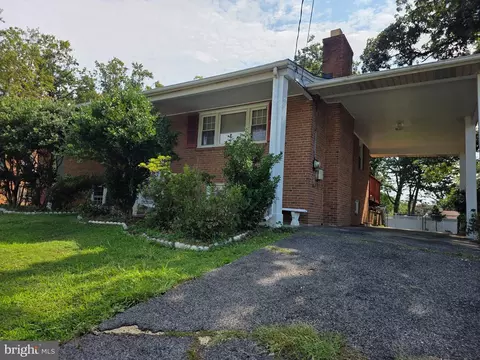 5026 Leland Dr, Oxon Hill, MD 20745
