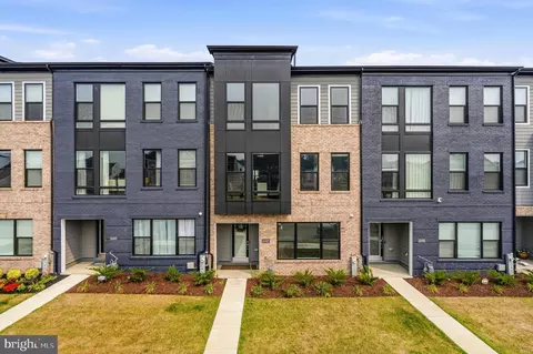 Exterior - 16007 Hyde Park Pl, Bowie, MD 20716 photo 2 of 4