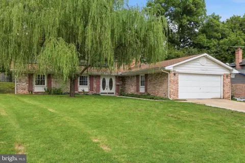 7902 Claudia Dr, Oxon Hill, MD 20745