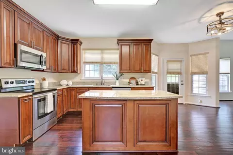10404 Brookhaven Ln, Marlboro, MD 20772