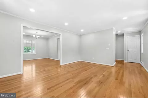 Living - 8707 Delphi Dr, Clinton, MD 20735 photo 3 of 4