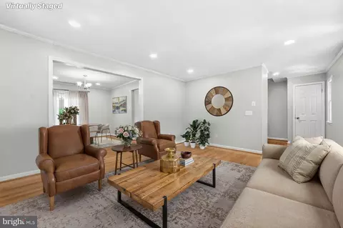 Living - 8707 Delphi Dr, Clinton, MD 20735 photo 2 of 4