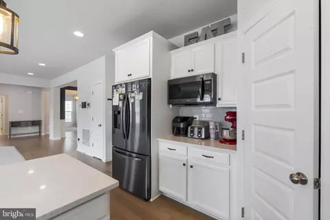 Kitchen - 5809 Mcintosh Pl, Brandywine, MD 20613 photo 2 of 3