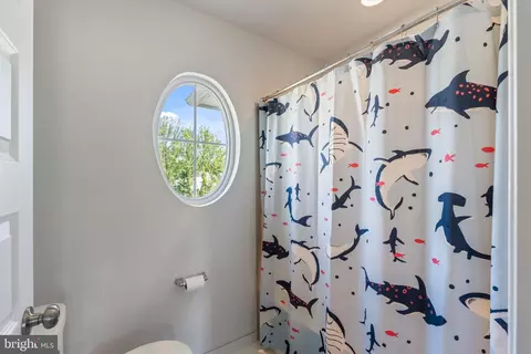 Bath - 5809 Mcintosh Pl, Brandywine, MD 20613 photo 3 of 3