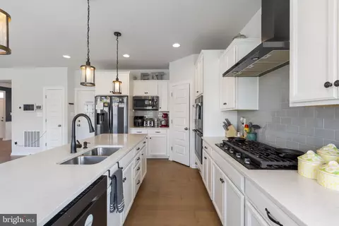 Kitchen - 5809 Mcintosh Pl, Brandywine, MD 20613 photo 1 of 3