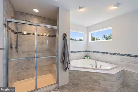 Bath - 5809 Mcintosh Pl, Brandywine, MD 20613 photo 2 of 3