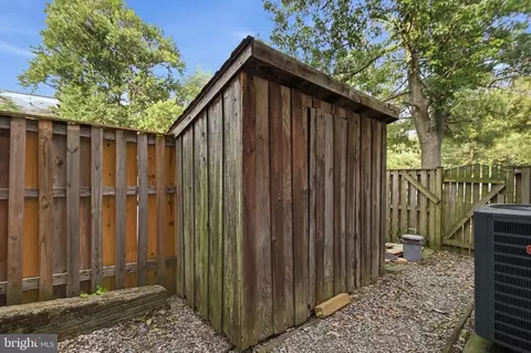 Exterior - 7205 Split Rail Ln, Laurel, MD 20707 photo 3 of 3