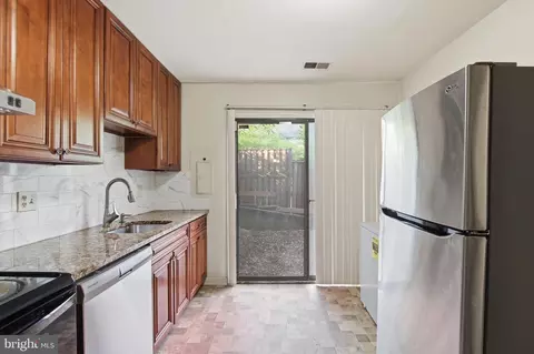 Kitchen - 7205 Split Rail Ln, Laurel, MD 20707 photo 2 of 3
