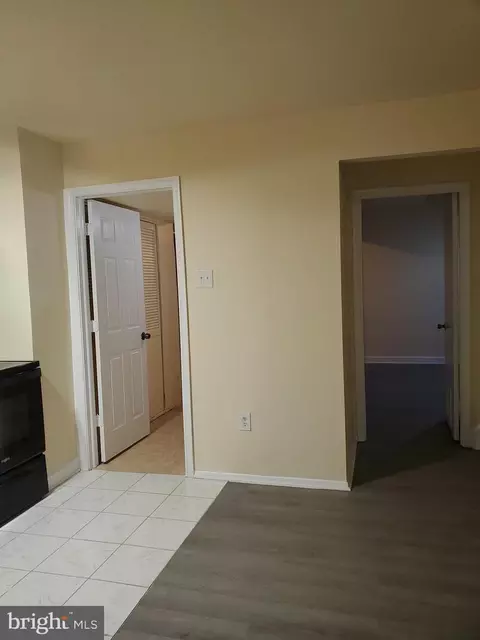 Entry Way - 8666 Brae Brooke Dr, Lanham, MD 20706 photo 4 of 5