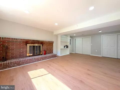 Living - 2402 Joseph Dr, Clinton, MD 20735 photo 5 of 6