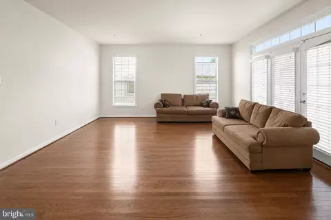Living - 9620 Byward Blvd, Bowie, MD 20721 photo 5 of 7