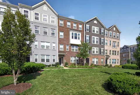 Exterior - 7642 Buzz Aldrin Ln, Lanham, MD 20706 photo 3 of 5