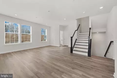 Living - 15000 Sapmoss Ln, Brandywine, MD 20613 photo 2 of 5