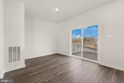 Living - 15000 Sapmoss Ln, Brandywine, MD 20613 photo 4 of 5