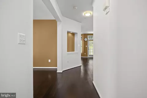 Entry Way - 4304 Medallion Dr, Silver Spring, MD 20904 photo 2 of 5